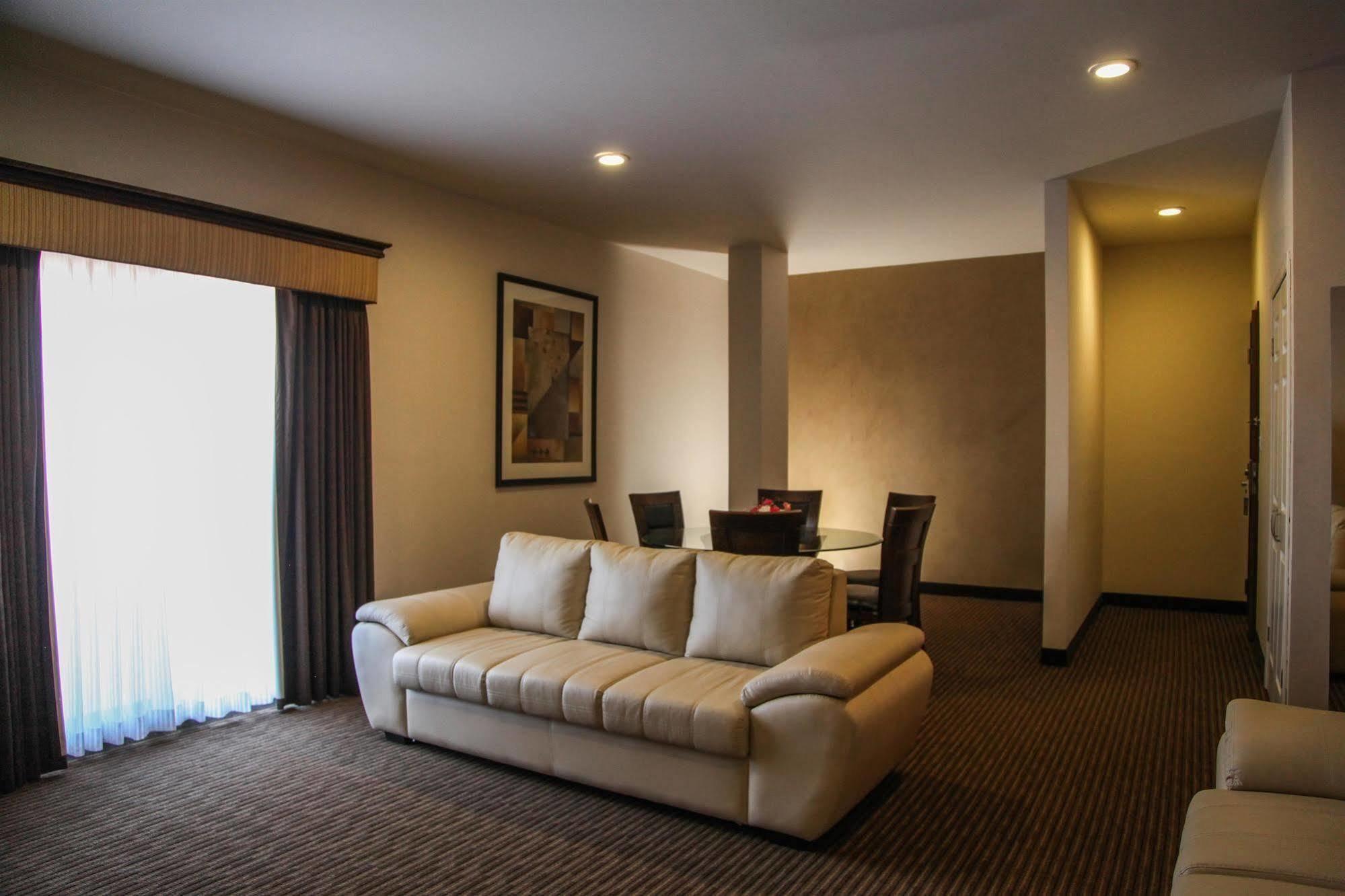 Best Western Plus La Mina Parral Стая снимка